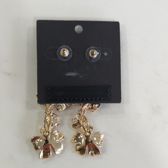 Ann Taylor Gold Floral with Pearl Dangle Earrings - Picture 6 of 6